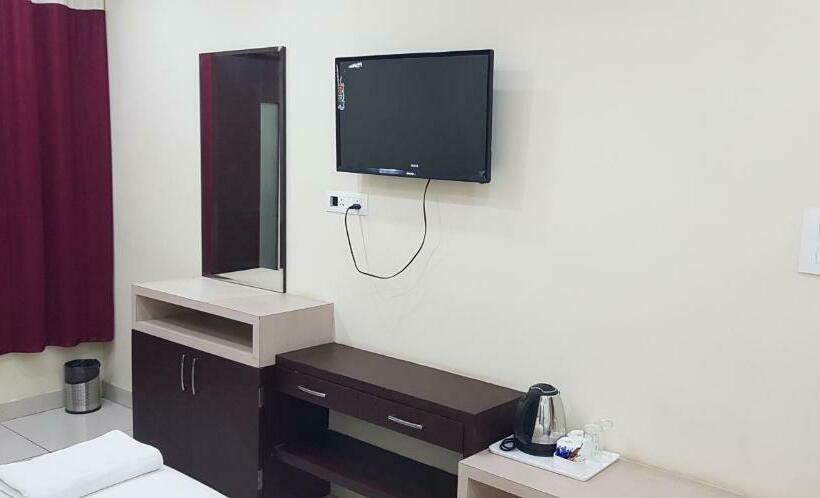 Hotel Teeja S   Haldi Restaurant Aiims Road Jodhpur