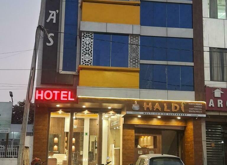 Hotel Teeja S   Haldi Restaurant Aiims Road Jodhpur