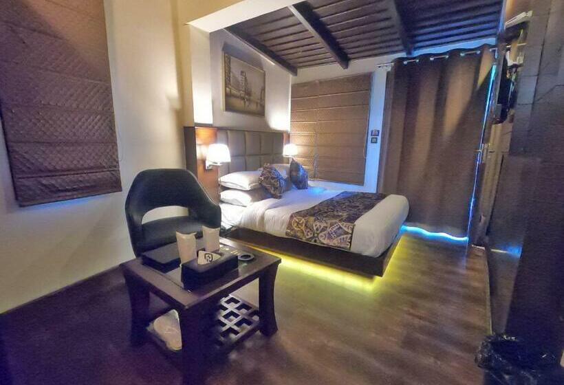 בית מלון כפרי The Mirchoni Resorts Nainital