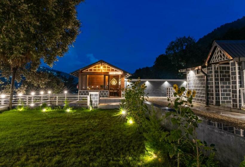 בית מלון כפרי The Mirchoni Resorts Nainital