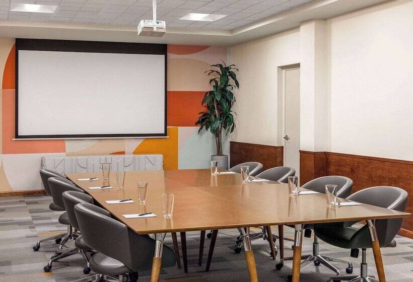 The Orbit Hotel, Trademark Collection By Wyndham