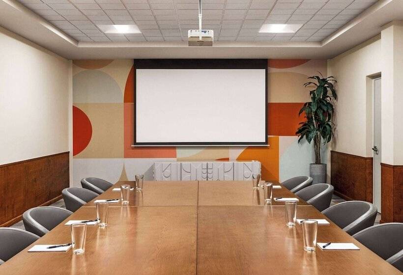 The Orbit Hotel, Trademark Collection By Wyndham