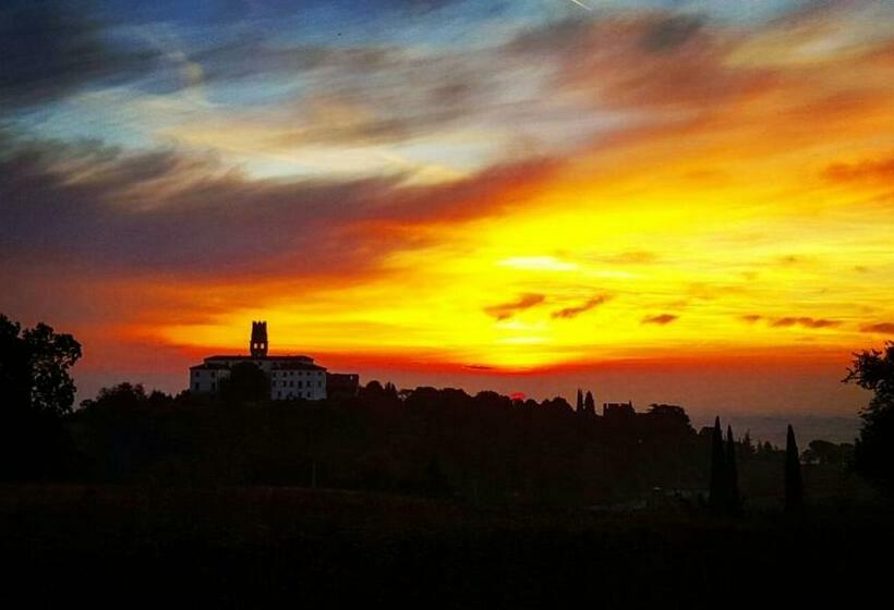 تختخواب و صبحانه Pie Castello