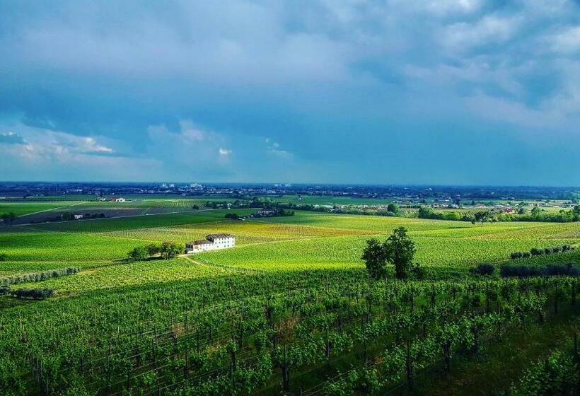 تختخواب و صبحانه Pie Castello