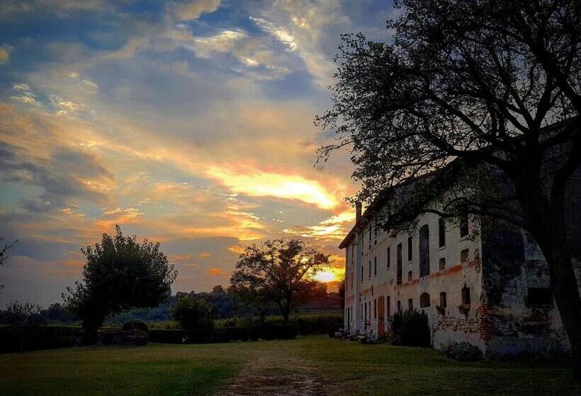 تختخواب و صبحانه Pie Castello