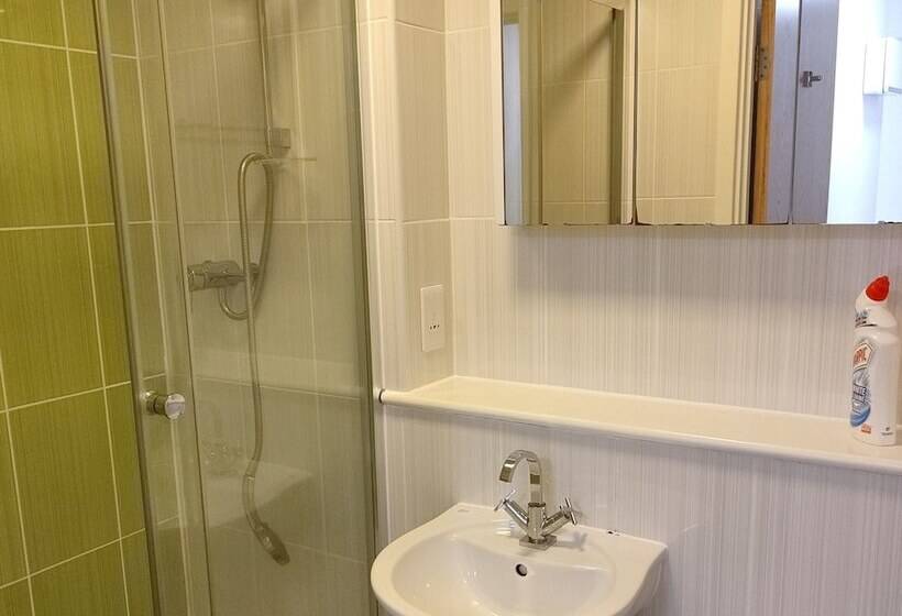 Comfortable Rooms & Apartments   Bangor