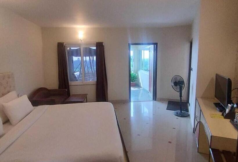 Golden Park Hotel & Resort