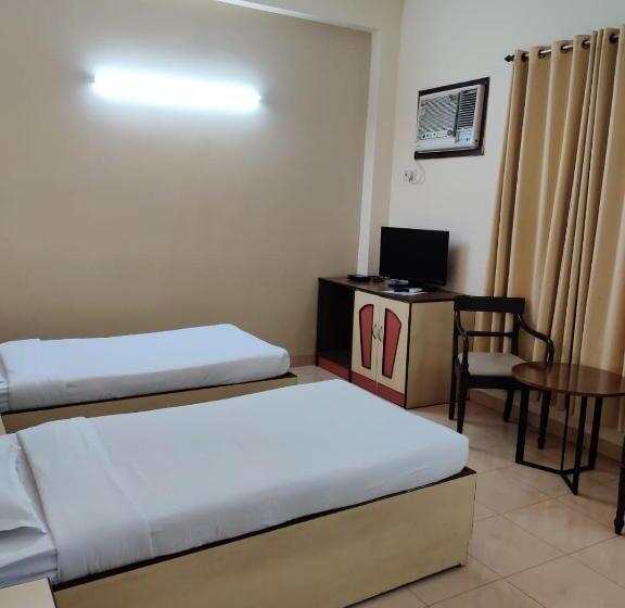 Golden Park Hotel & Resort