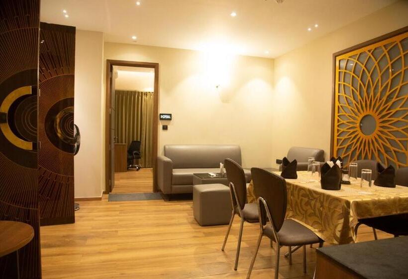 Golden Park Hotel & Resort