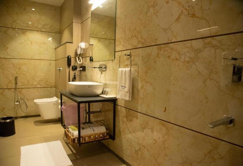 Golden Park Hotel & Resort