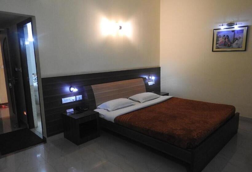 Golden Park Hotel & Resort