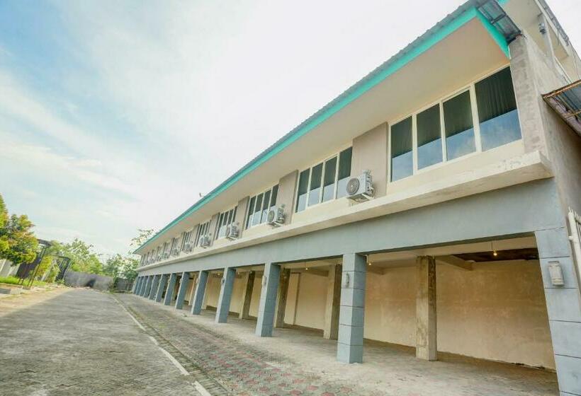 Hotel Collection O 90716 Grand Hills  And Resto