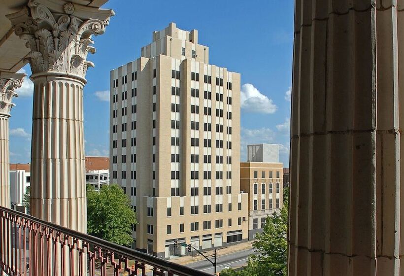 בית מלון כפרי Forty Five, Macon, A Tribute Portfolio