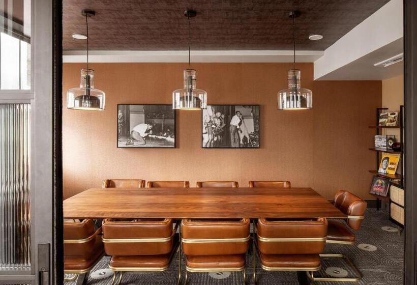 בית מלון כפרי Forty Five, Macon, A Tribute Portfolio