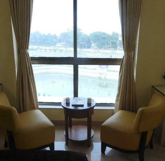 Golden Park Hotel & Resort