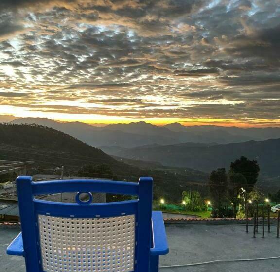 בית מלון כפרי Gud Chah Cafe & Homestay