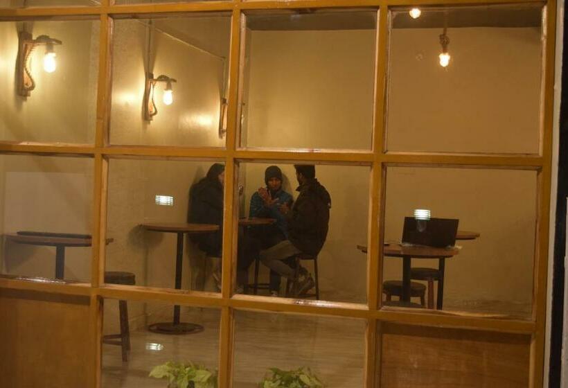 בית מלון כפרי Gud Chah Cafe & Homestay