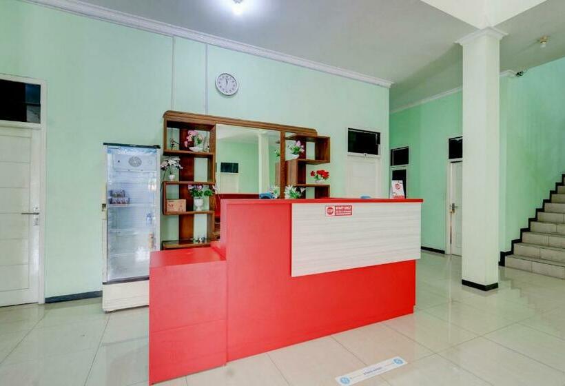 酒店 Capital O 90709 Djati Guest House