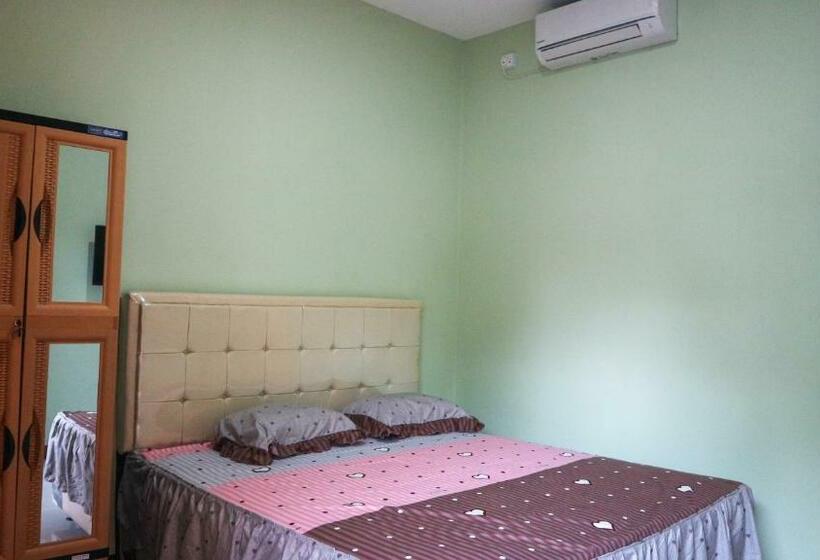 ホテル Krucuk Guest House Syariah Redpartner