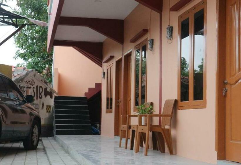 ホテル Krucuk Guest House Syariah Redpartner