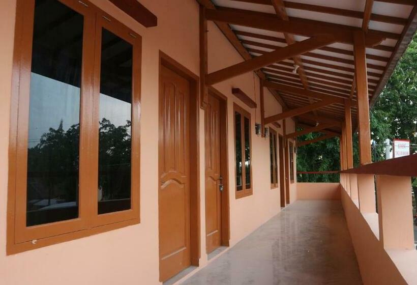 ホテル Krucuk Guest House Syariah Redpartner