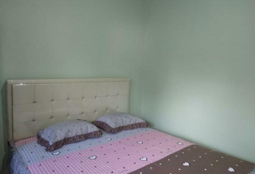 ホテル Krucuk Guest House Syariah Redpartner