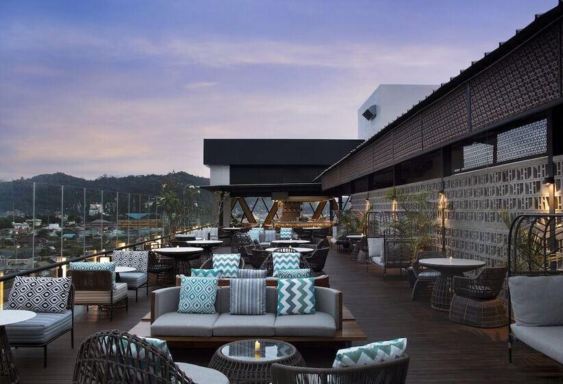 Отель Santika Premiere Padang