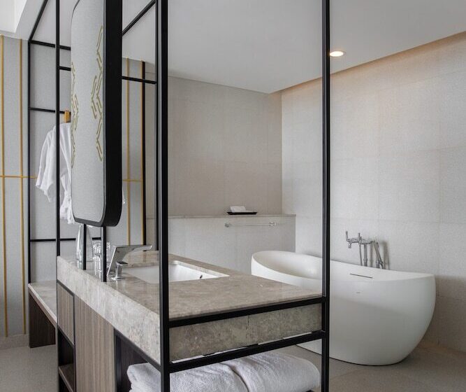 Отель Santika Premiere Padang