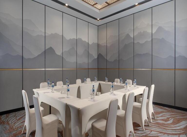 Отель Santika Premiere Padang