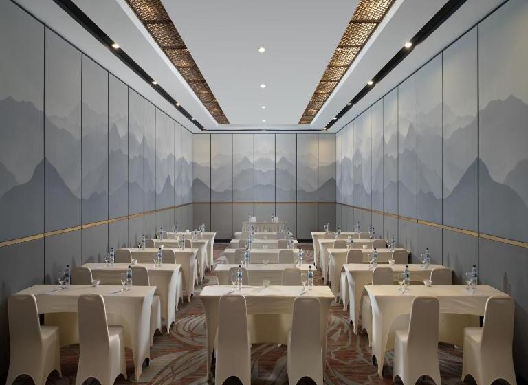 Отель Santika Premiere Padang