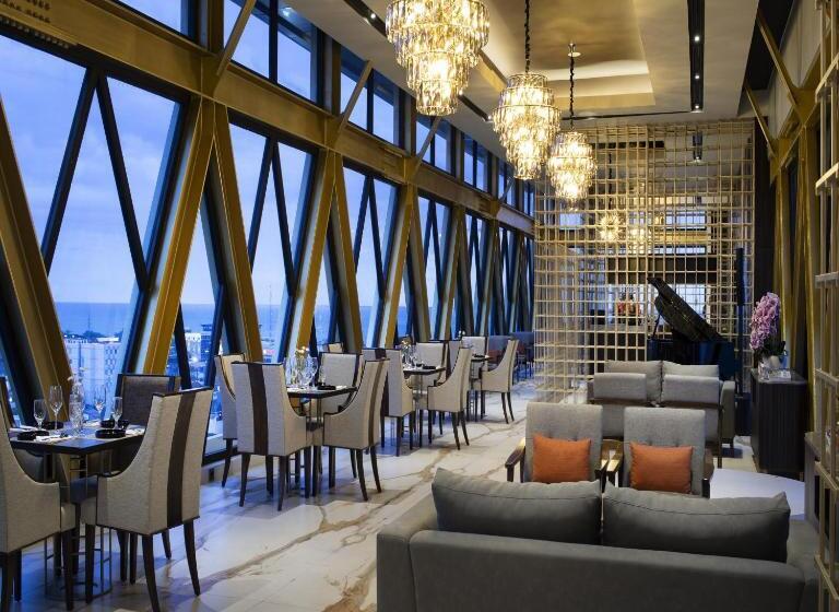 Отель Santika Premiere Padang