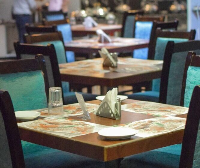 בית מלון כפרי Seasons Inn