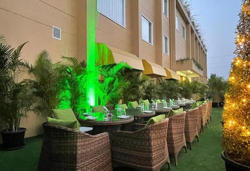 בית מלון כפרי Lalita Grand