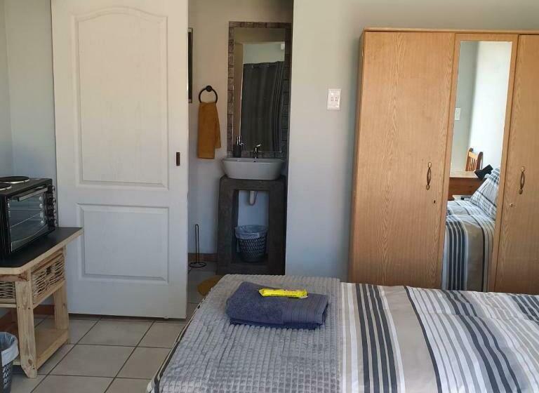 ペンション Delikaat Bed & Coffee