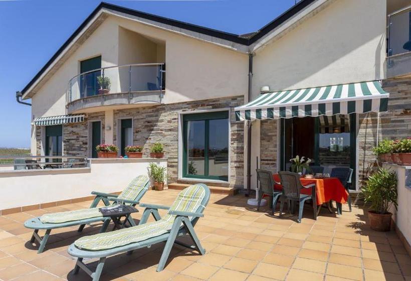 Apartamentos Turísticos Playa De Tapia