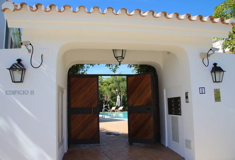 Cortijo Del Mar Resort