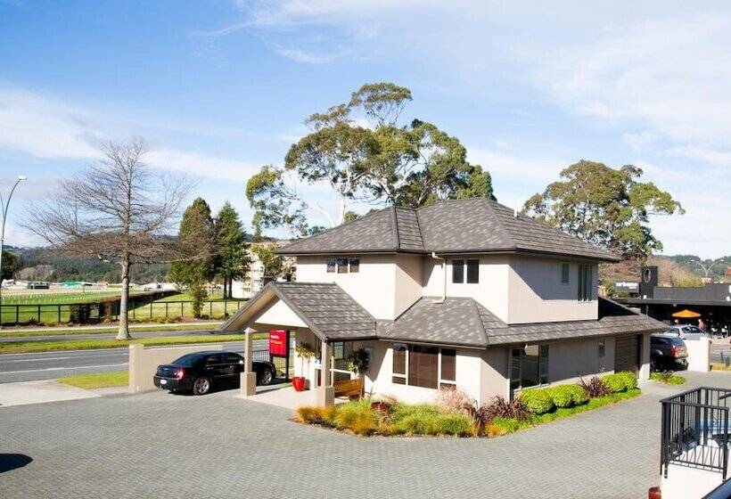 Отель Executive On Fenton