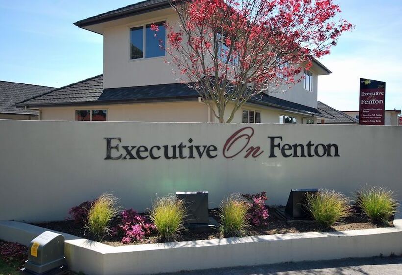 Отель Executive On Fenton