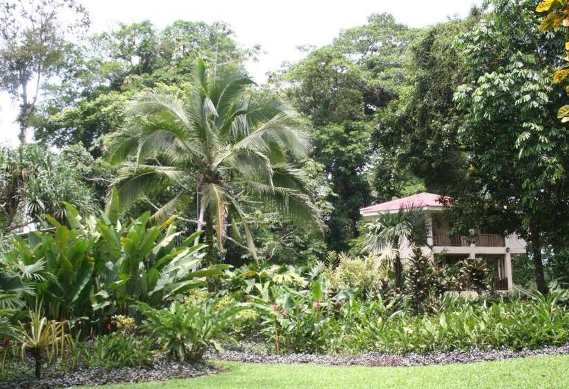 فندق Heliconia Island