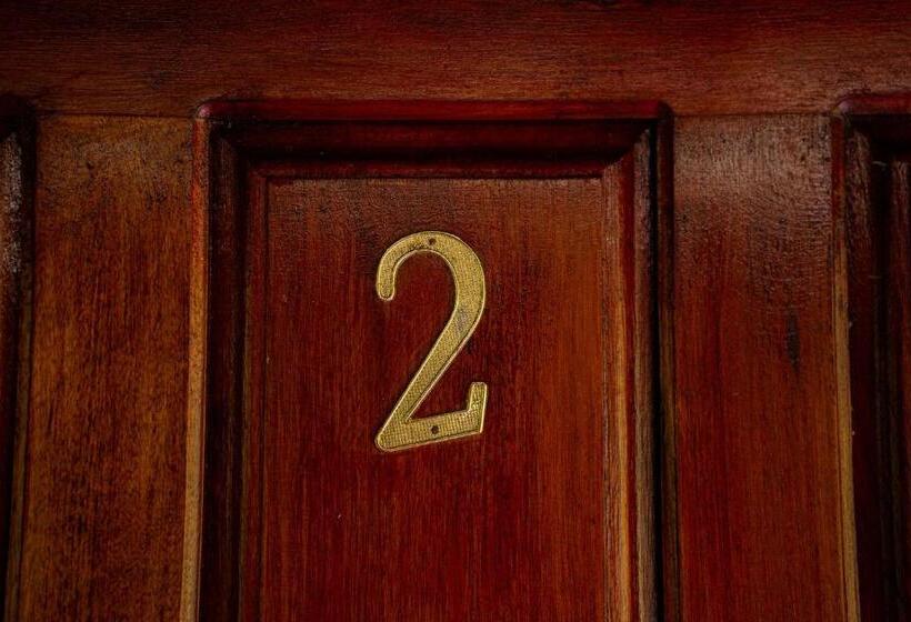 فندق Heliconia Island