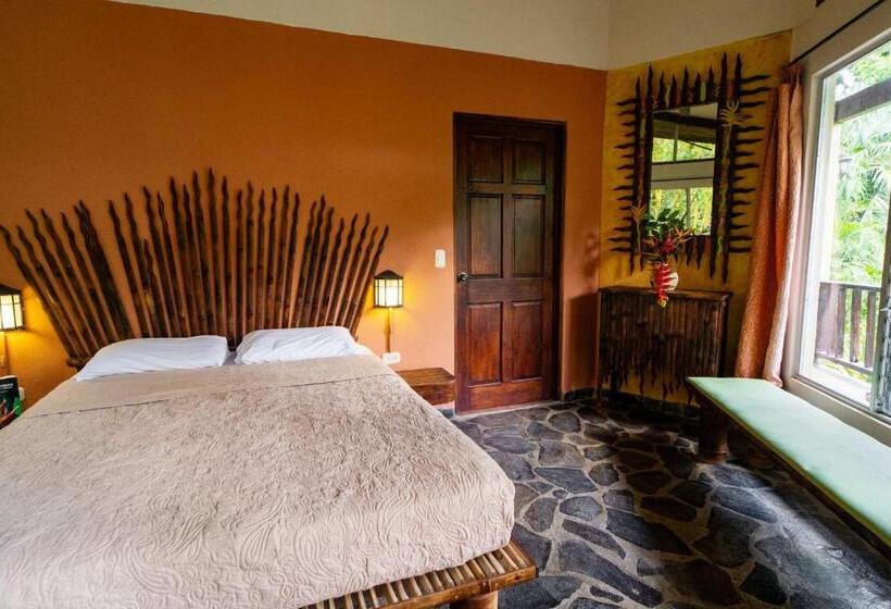 فندق Heliconia Island