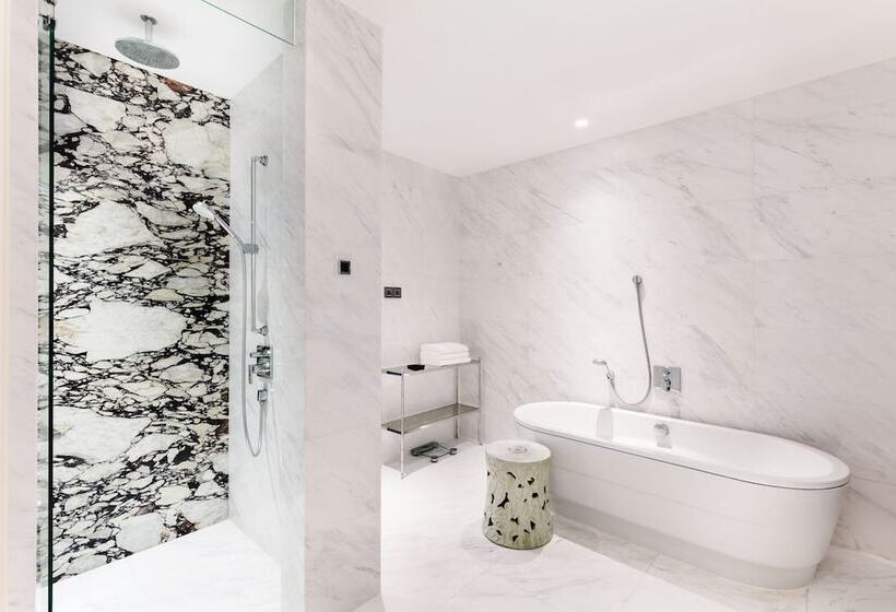 Resorts World Sentosa   Hotel Michael