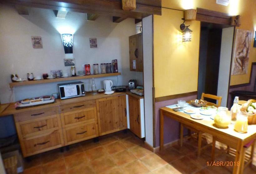فندق ريفى Albergue Bioclimático Sabinares Del Arlanza