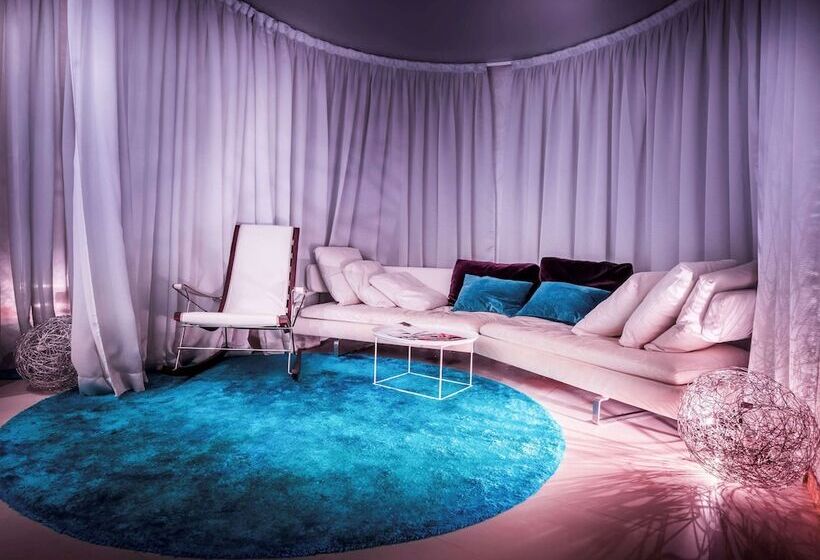 ホテル So/ St. Petersburg