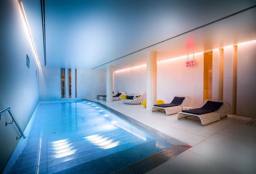 ホテル So/ St. Petersburg