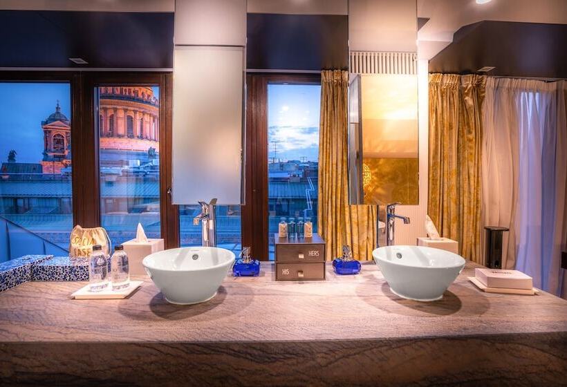 ホテル So/ St. Petersburg