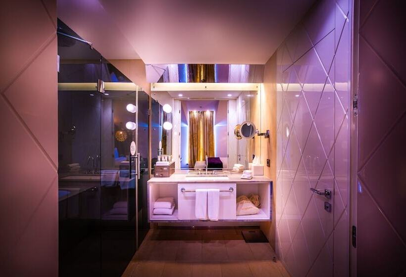 ホテル So/ St. Petersburg