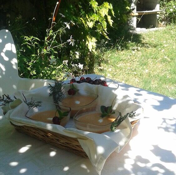 Apartamentos & Casa Rural Boada Con Jardin Interior Y Barbacoa