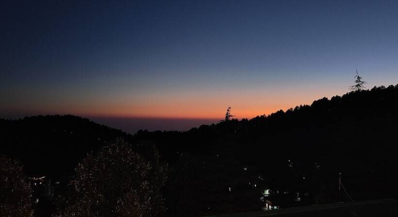 مبيت وإفطار The Unmad