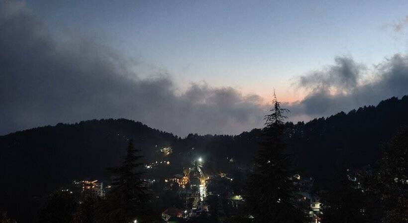 مبيت وإفطار The Unmad